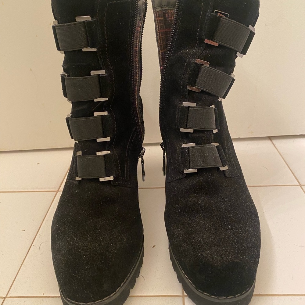 Stylish Blondo Black Buckle Boots size 8